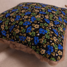 Load image into Gallery viewer, Chunky Pillow with traditional pattern cover